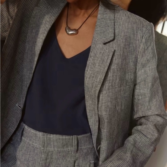 EVERLANE
The Linen Oversized Blazer - Picture 14 of 14